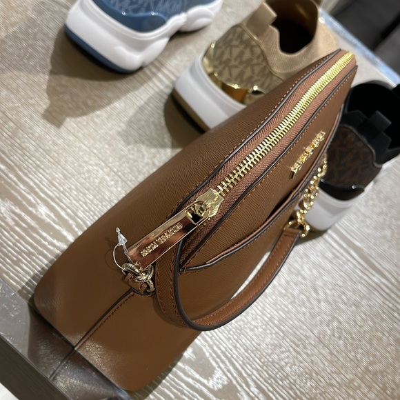 MICHAEL KORS 
Jet Set Travel Medium Dome Crossbody Bag XCROSS XBODY
Luggage 
NWT - Picture 5 of 16